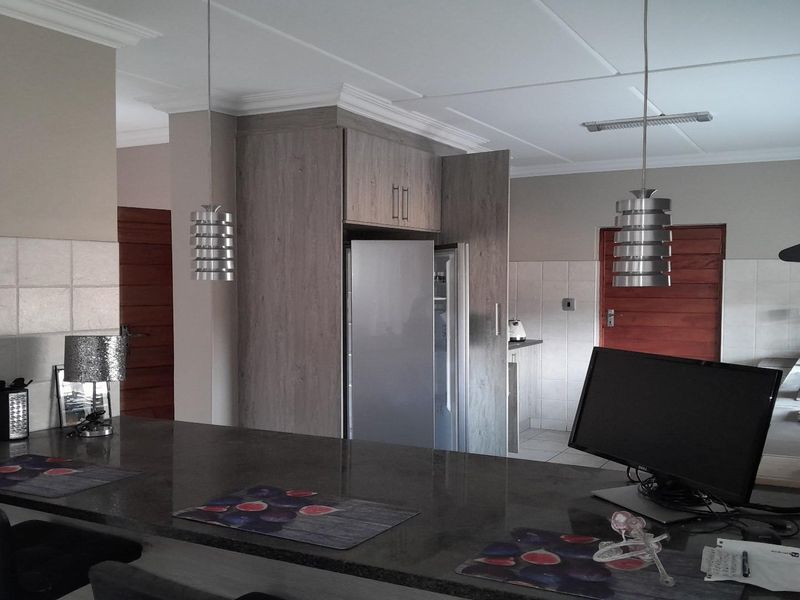 Safe and secluded aquatic lifestyle estate - Photo 7