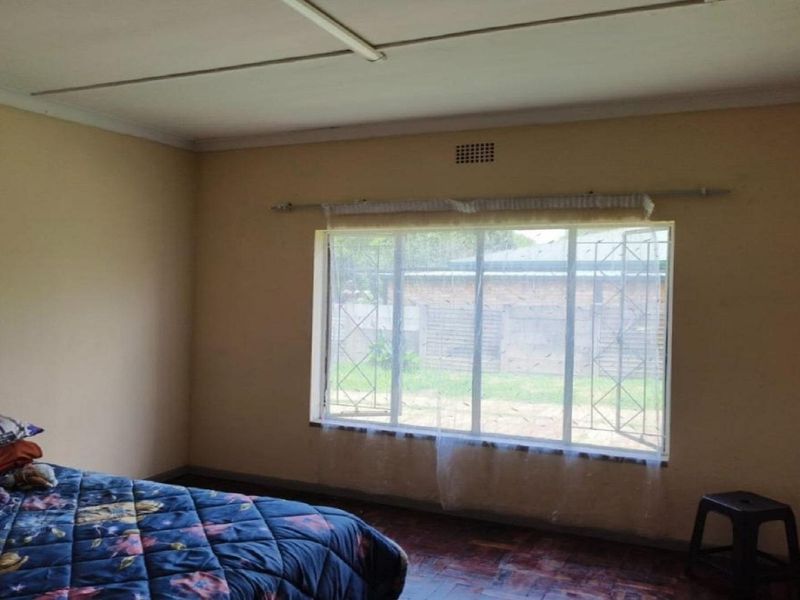 Charming 3-Bedroom Home near School with Top-Tier Security in Duncanville - Photo 8