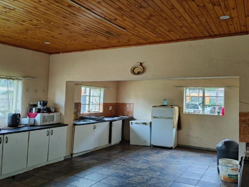Charming 3-Bedroom Home near School with Top-Tier Security in Duncanville - Photo 5