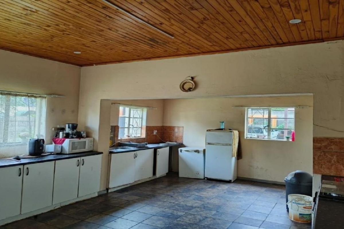 Charming 3-Bedroom Home near School with Top-Tier Security in Duncanville - Photo 5