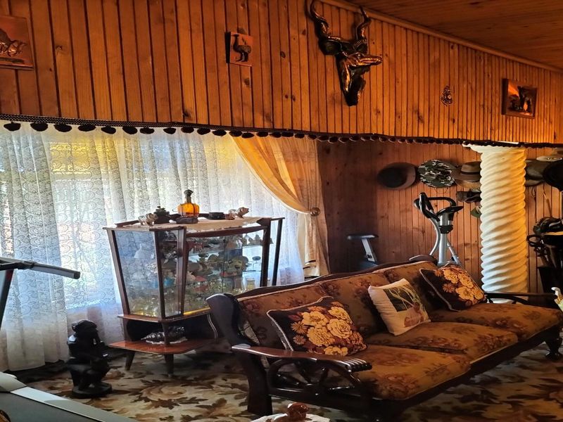 Spacious Property with Excellent Income Potential! - Photo 4
