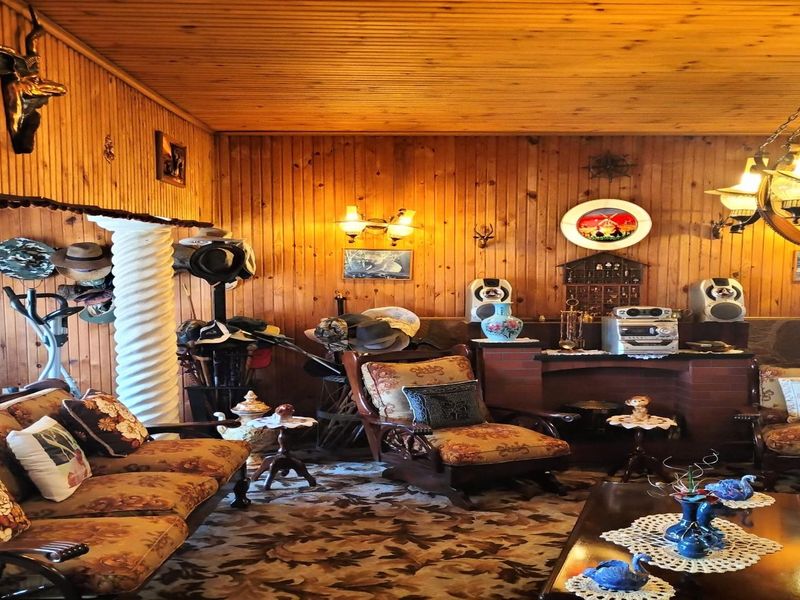 Spacious Property with Excellent Income Potential! - Photo 3