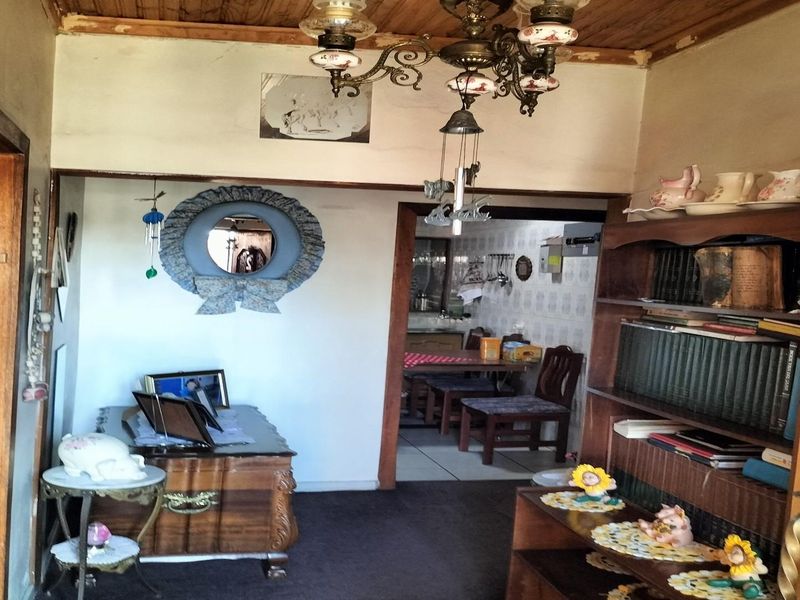 Spacious Property with Excellent Income Potential! - Photo 2