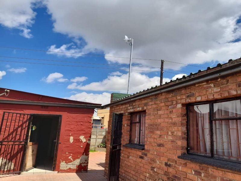 RDP home with 2 outside rooms and outdoor toilet - Photo 8