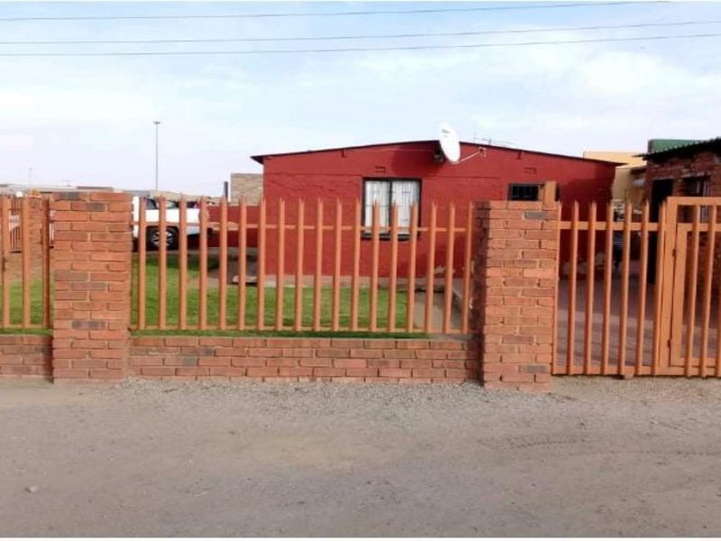 RDP home with 2 outside rooms and outdoor toilet - Photo 9