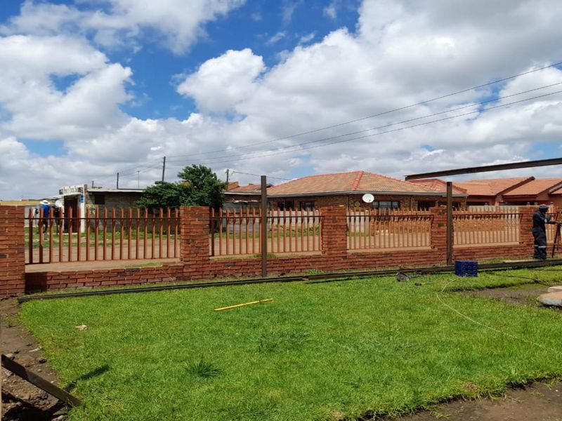 RDP home with 2 outside rooms and outdoor toilet - Photo 6