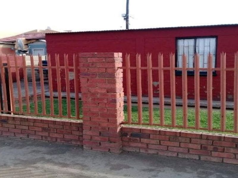 RDP home with 2 outside rooms and outdoor toilet - Photo 3