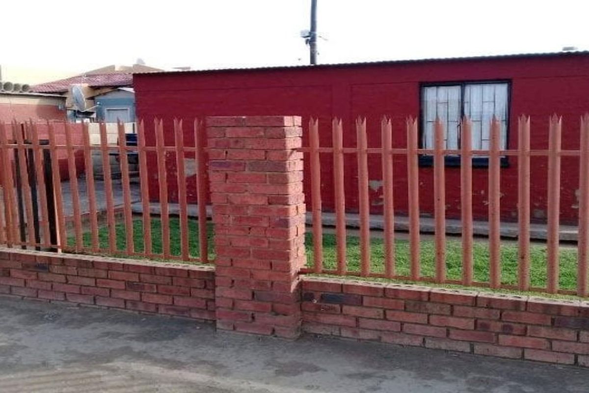 RDP home with 2 outside rooms and outdoor toilet - Photo 3