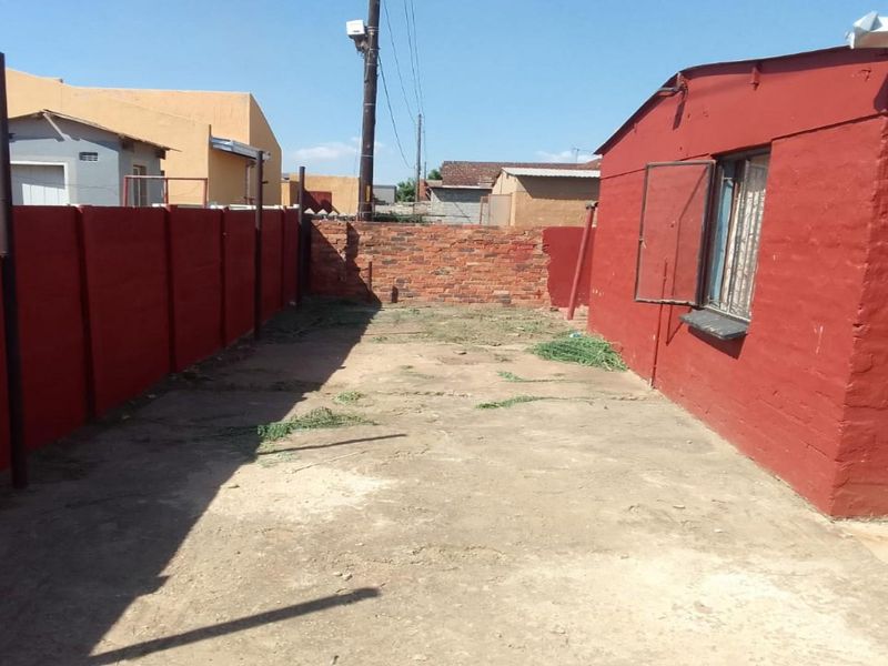 RDP home with 2 outside rooms and outdoor toilet - Photo 5