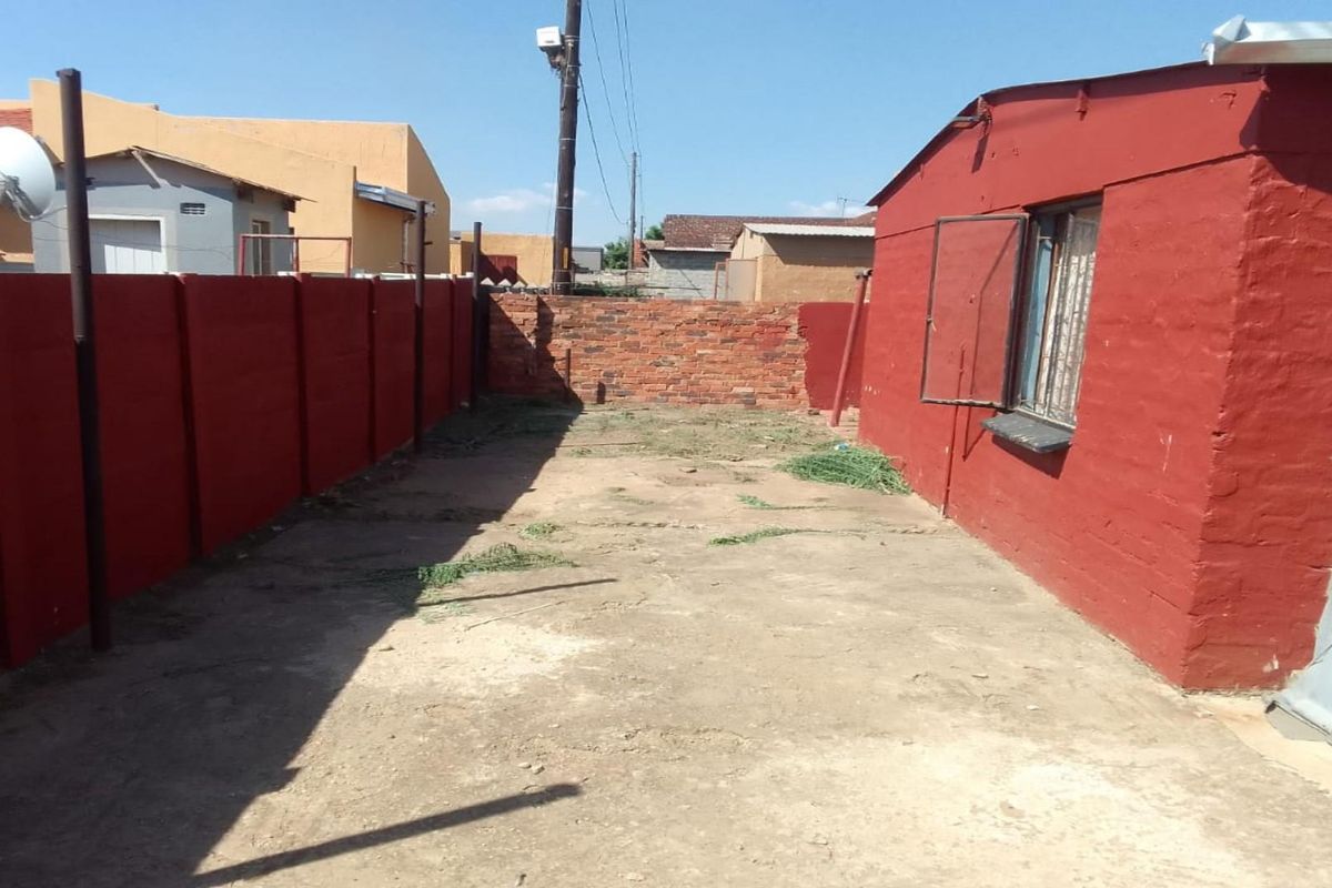 RDP home with 2 outside rooms and outdoor toilet - Photo 5