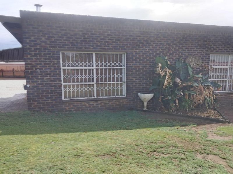 Weather for a holiday retreat or a permanent home at Vaal Marina - Photo 4