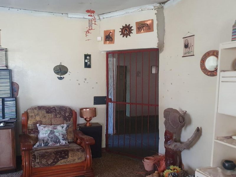 Spacious Family Home - Photo 7