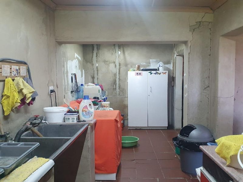Spacious Family Home - Photo 9