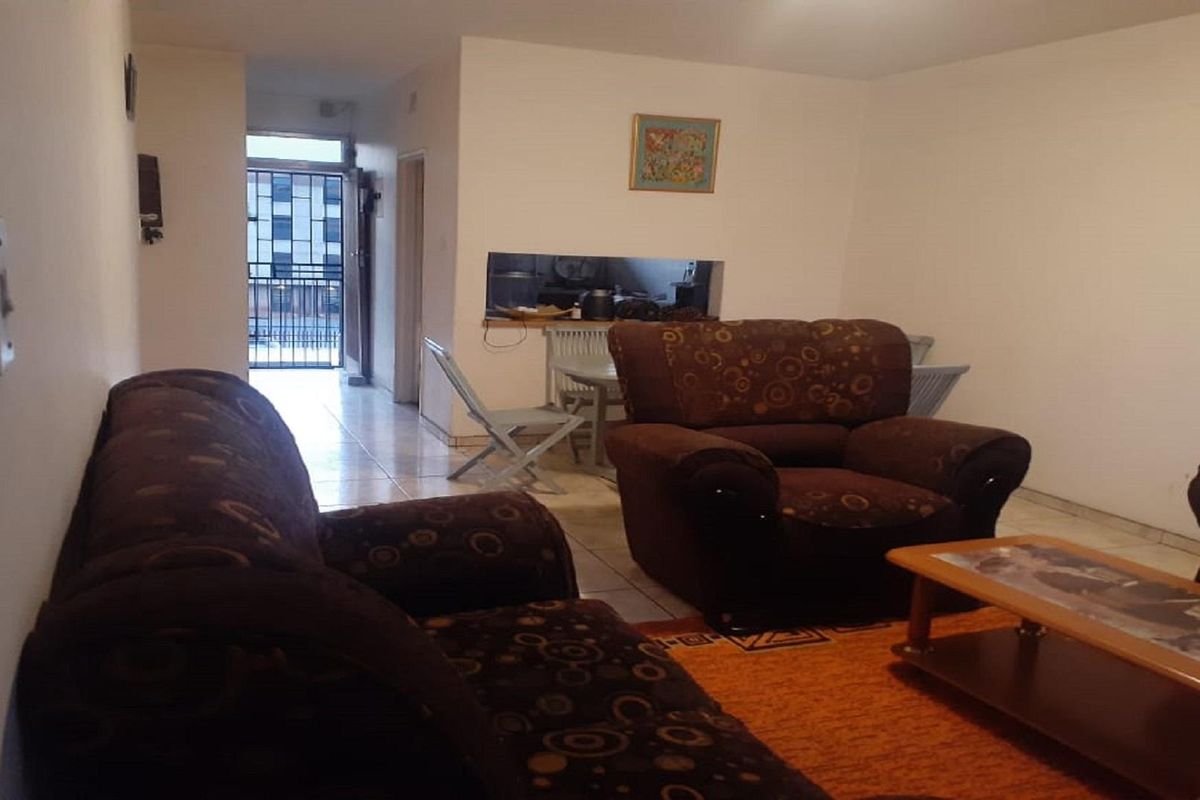 Safe 2 bedroom apartment very neat and tidy in Vereeniging. - Photo 3