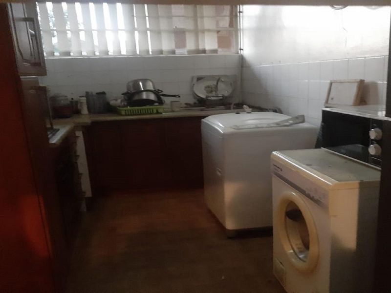 Safe 2 bedroom apartment very neat and tidy in Vereeniging. - Photo 4