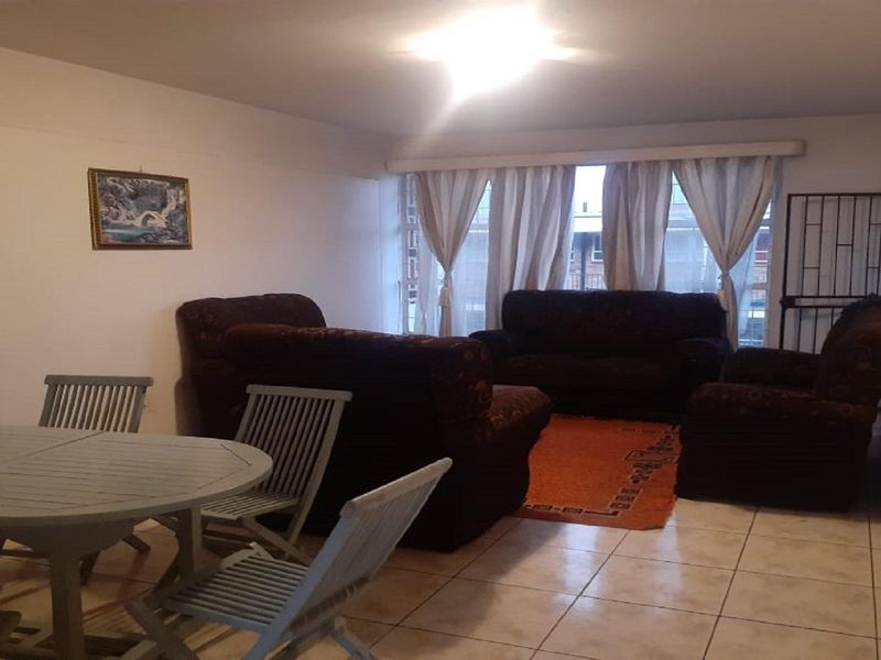 Safe 2 bedroom apartment very neat and tidy in Vereeniging. - Photo 2
