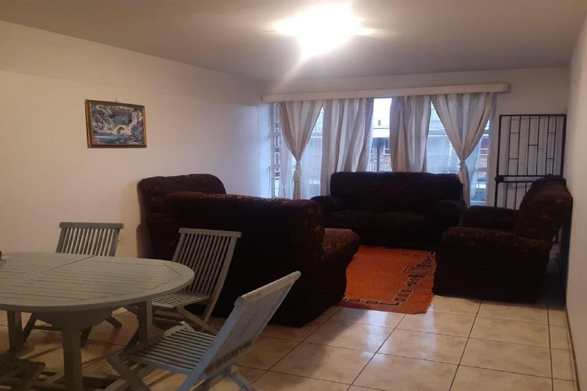 Safe 2 bedroom apartment very neat and tidy in Vereeniging. - Photo 2