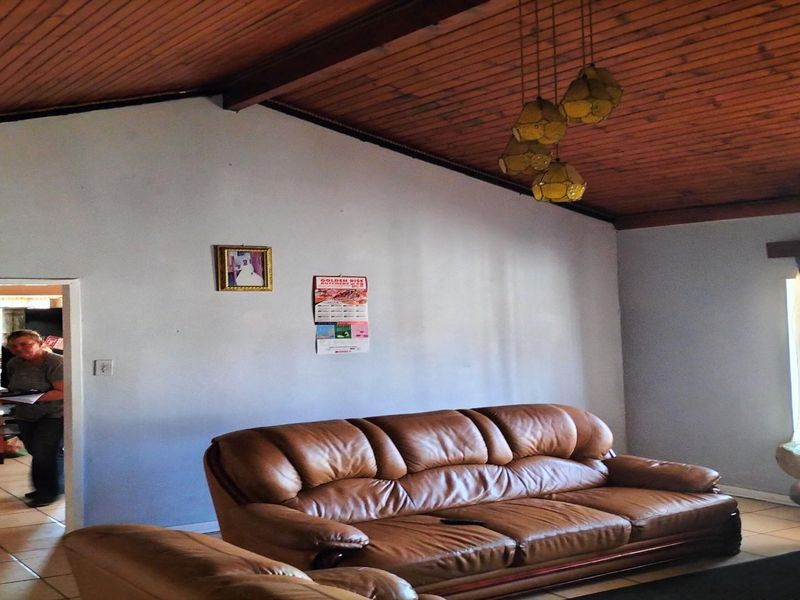 4 Bedroom House for sale! - Photo 6