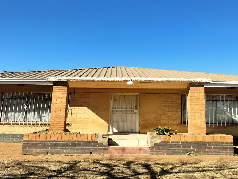4 Bedroom House for sale! - Photo 1