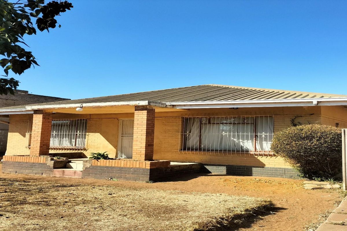 4 Bedroom House for sale! - Photo 2