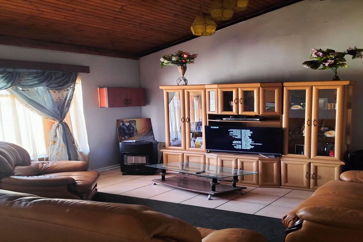 4 Bedroom House for sale! - Photo 5