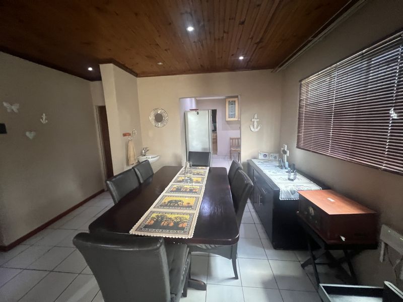 Immaculate 4-bedroom home  — your dream home awaits! - Photo 7