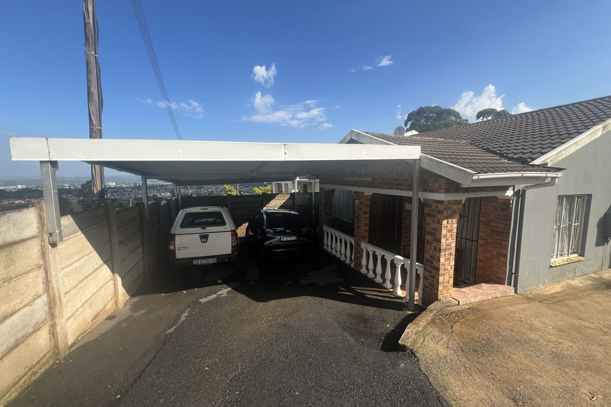 Immaculate 4-bedroom home  — your dream home awaits! - Photo 4