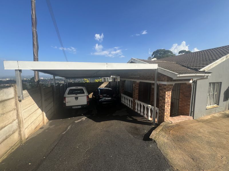 Immaculate 4-bedroom home  — your dream home awaits! - Photo 4