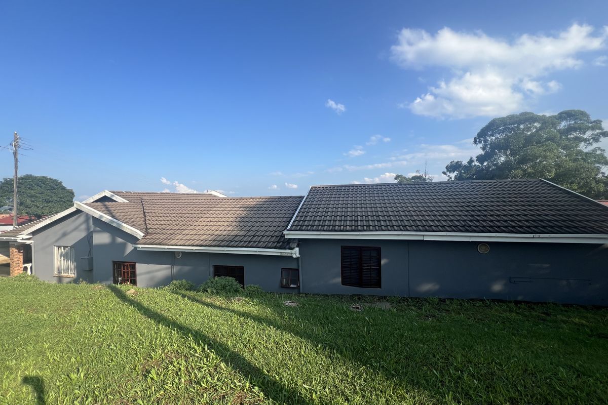 Immaculate 4-bedroom home  — your dream home awaits! - Photo 3