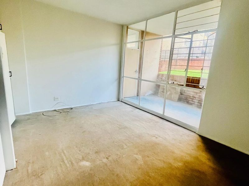 1 Bedroom Garden Unit for sale in Gresswold, Gauteng - Photo 2