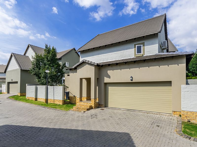 Luxurious 3 bedroom  house sale in Kyalami Hills, Midrand - Photo 1