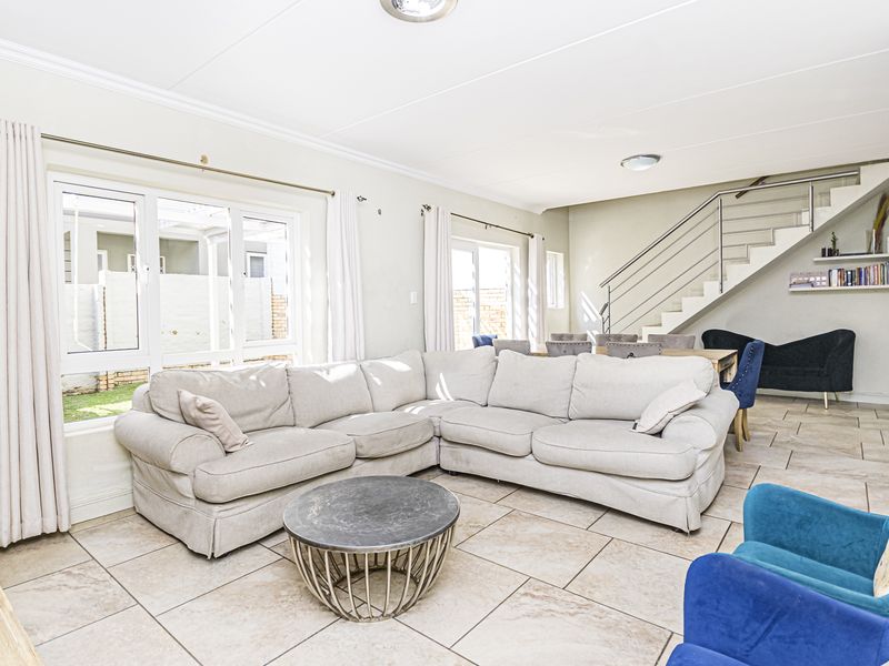 Luxurious 3 bedroom  house sale in Kyalami Hills, Midrand - Photo 2