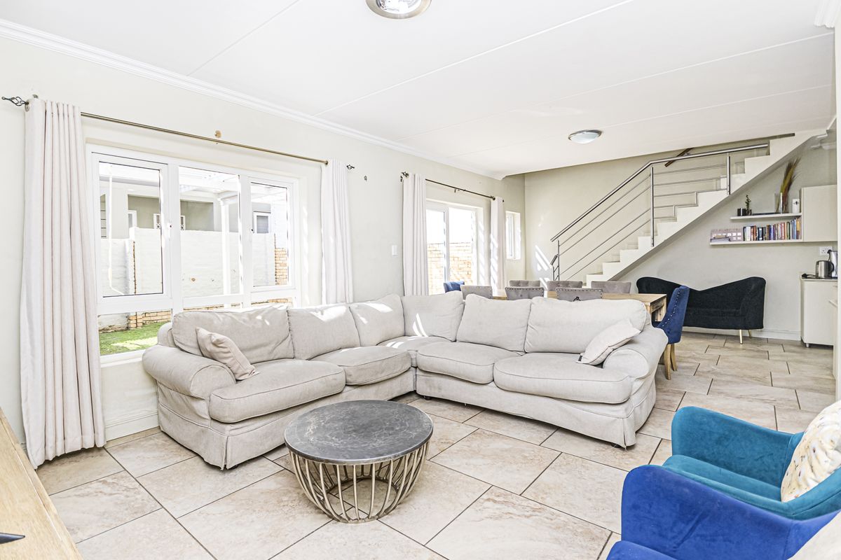 Luxurious 3 bedroom  house sale in Kyalami Hills, Midrand - Photo 2