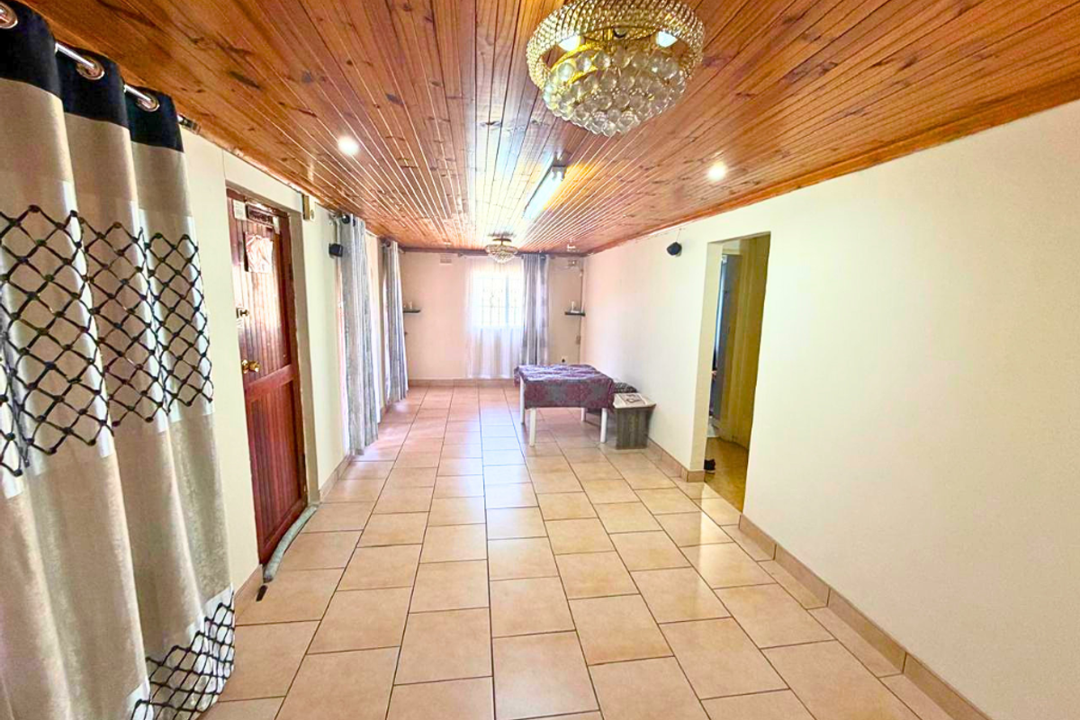 Charming 3-Bedroom Family Home Offering Comfort and Convenience - Photo 3