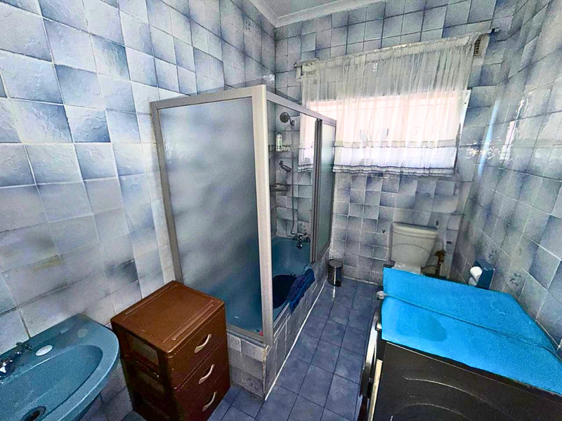 Charming 3-Bedroom Family Home Offering Comfort and Convenience - Photo 9