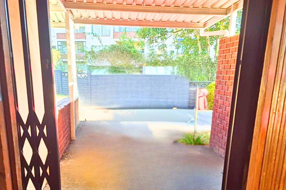Pelham Prestige – Spacious 3-Bedroom Duplex in a Prime Location. - Photo 3
