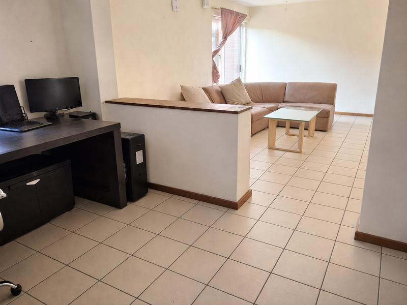 Pelham Prestige – Spacious 3-Bedroom Duplex in a Prime Location. - Photo 6