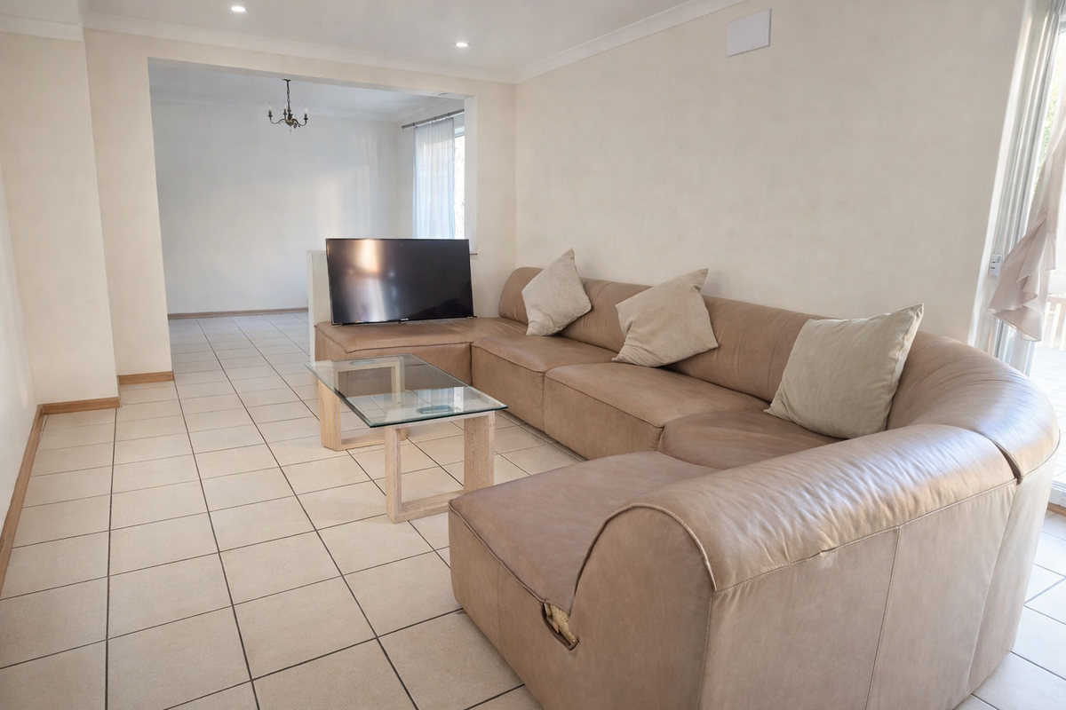 Pelham Prestige – Spacious 3-Bedroom Duplex in a Prime Location. - Photo 4