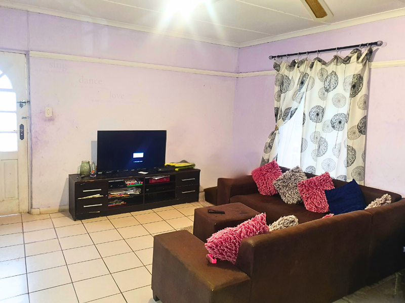 Secure Living with a Touch of Leisure, Two Bedroom Home in Scottsville!!! - Photo 5