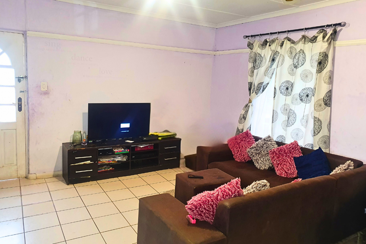 Secure Living with a Touch of Leisure, Two Bedroom Home in Scottsville!!! - Photo 5