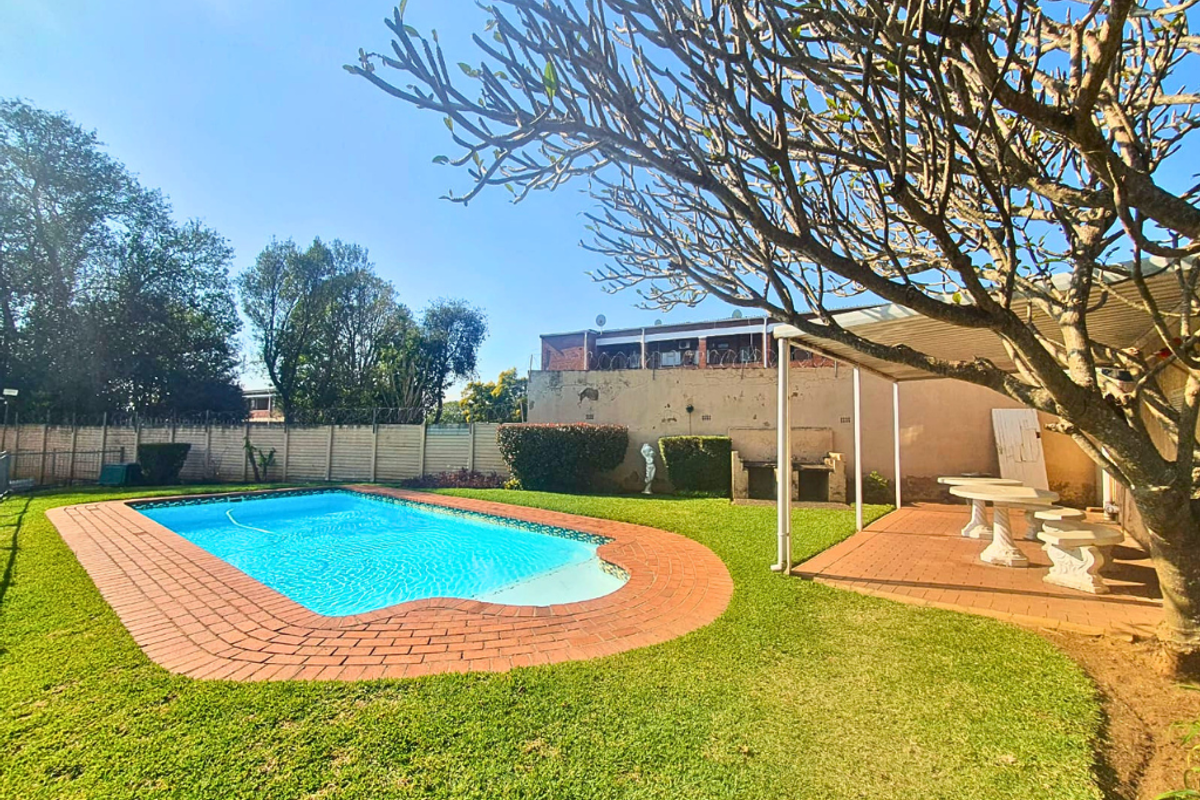 Secure Living with a Touch of Leisure, Two Bedroom Home in Scottsville!!! - Photo 3