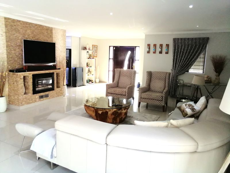 Prestondale Prestige, A Four Bedroom Residence Crafted for Exceptional Living!!! - Photo 4