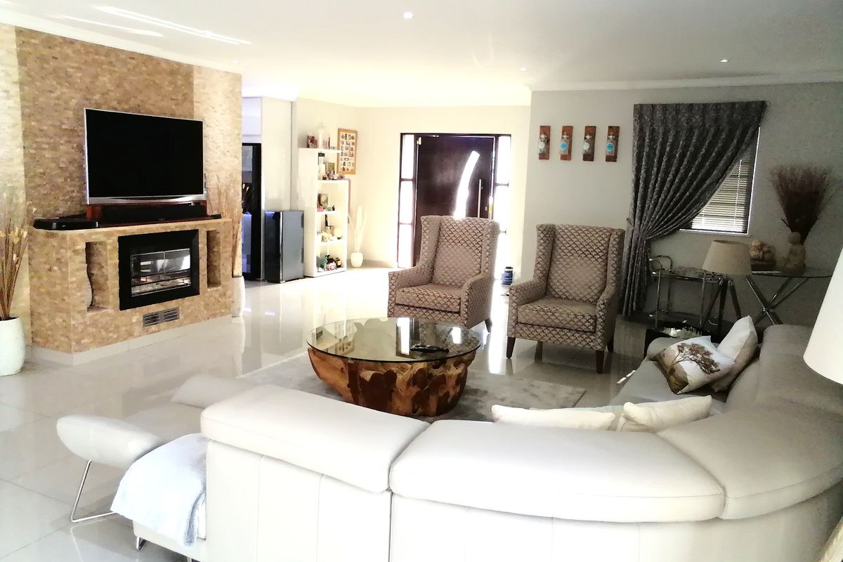 Prestondale Prestige, A Four Bedroom Residence Crafted for Exceptional Living!!! - Photo 4