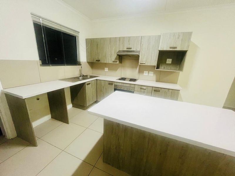 Two Bedroom First floor apartment for rent in Carlswald, Midrand - Photo 6