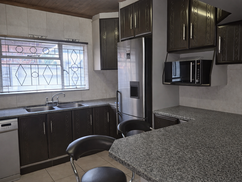 Your Next Chapter Starts Here – 3 Bedrooms in Raisethorpe - Photo 3