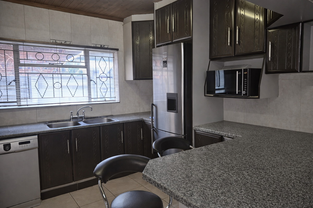 Your Next Chapter Starts Here – 3 Bedrooms in Raisethorpe - Photo 3