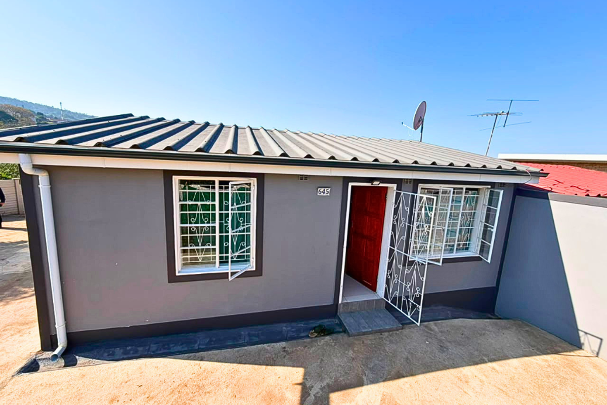 Comfort, Convenience & Value – A Charming 2-Bedroom Home - Photo 2