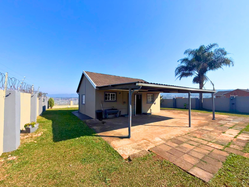 A Rare Find in Dunveria for First Time Buyers – Style, Space and Endless Potential!!! - Photo 7