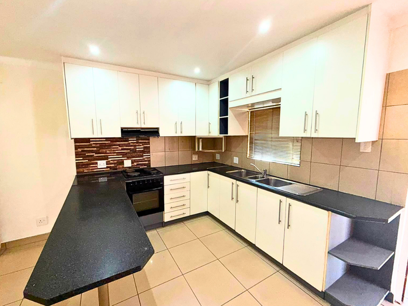 A Rare Find in Dunveria for First Time Buyers – Style, Space and Endless Potential!!! - Photo 2