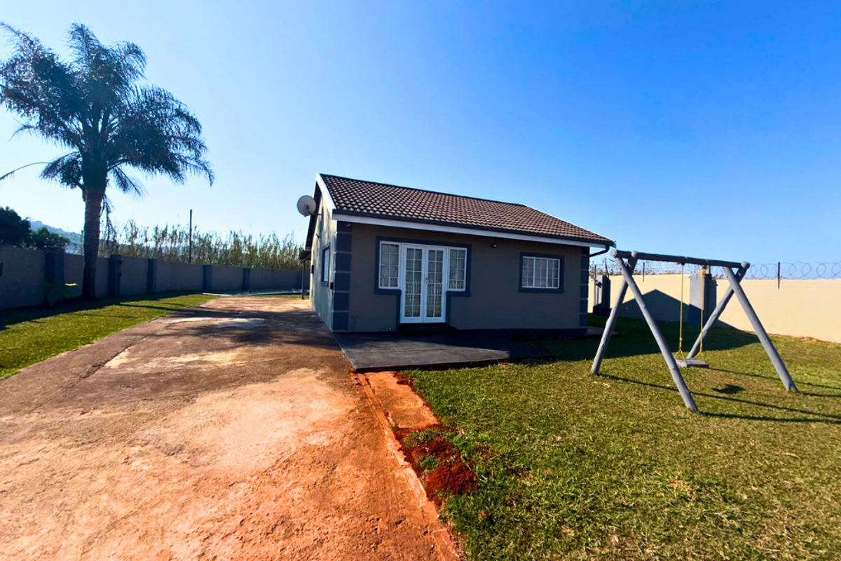 A Rare Find in Dunveria for First Time Buyers – Style, Space and Endless Potential!!! - Photo 4